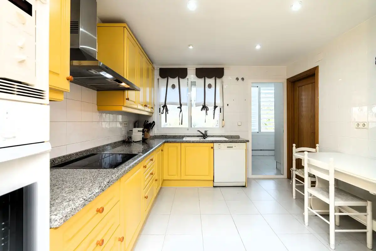 Cocina de Apartamento en venta en Marbella con Aire acondicionado, Amueblado y Internet