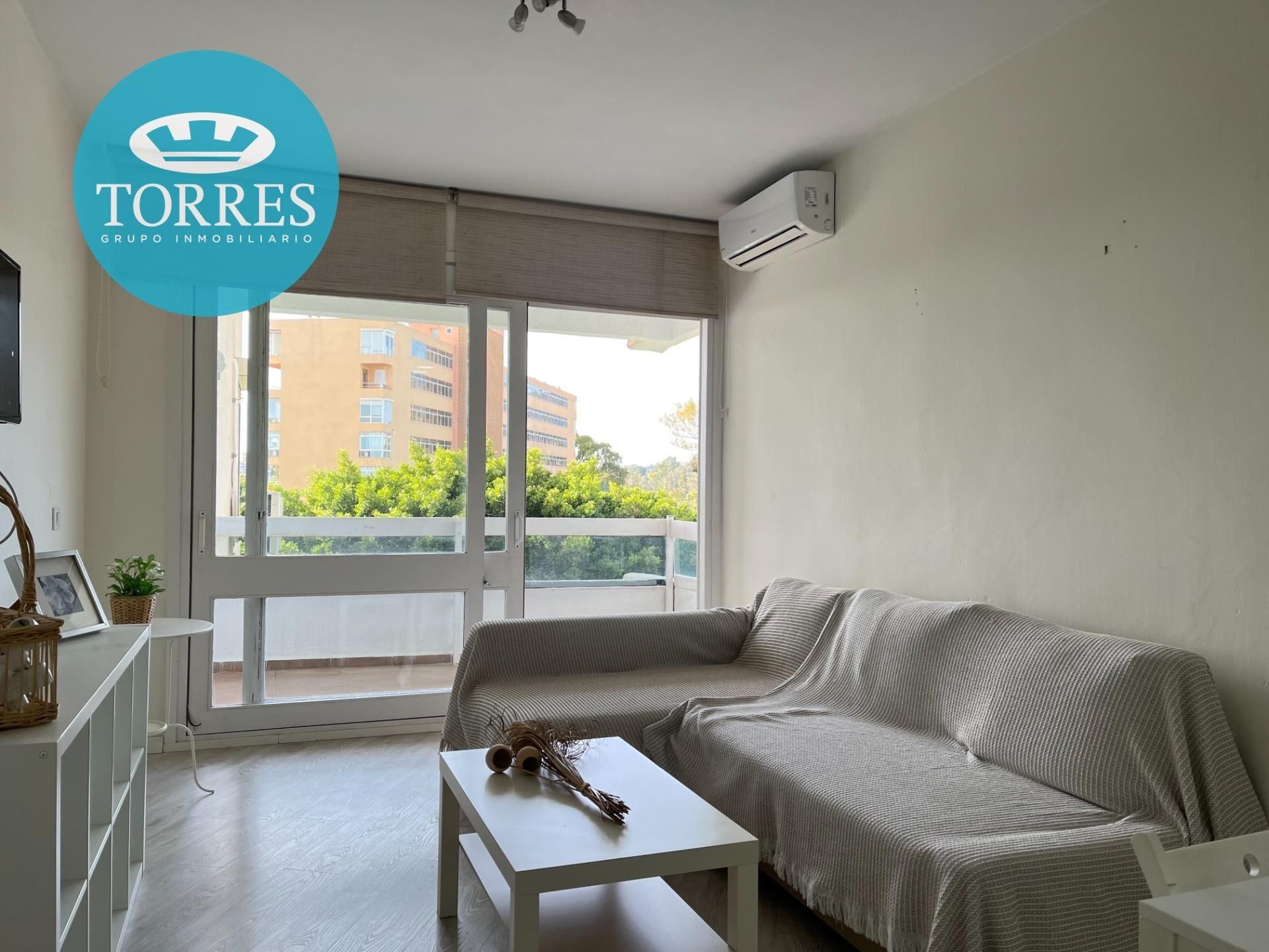 Vista exterior de Estudi en venda en Torremolinos amb Jardí privat, Terrassa i Piscina comunitària
