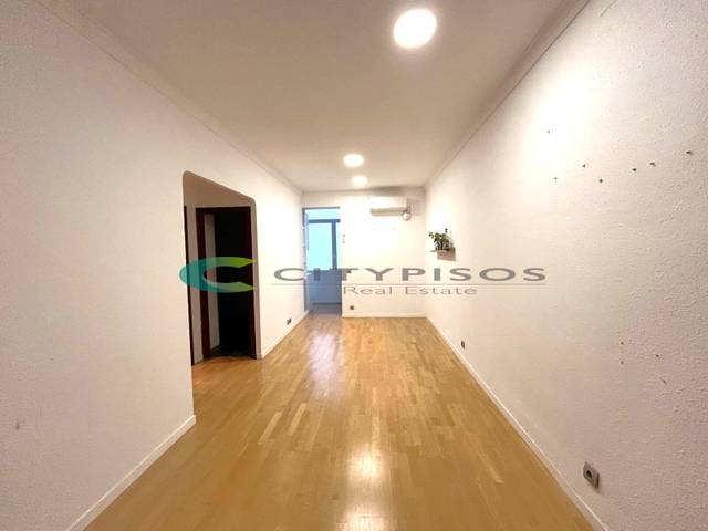 Piso en Venta en Carrer del Roser en El Poble Sec - Parc de Montjuïc