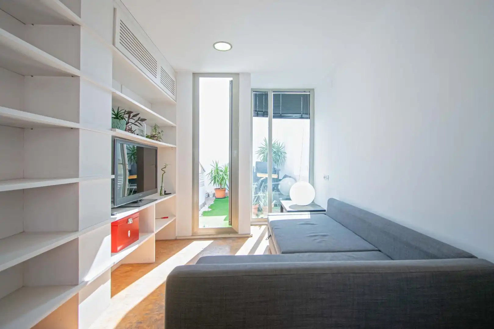 Living room of Flat for sale in Sevilla  with Air Conditioner, Terrace and Furnished