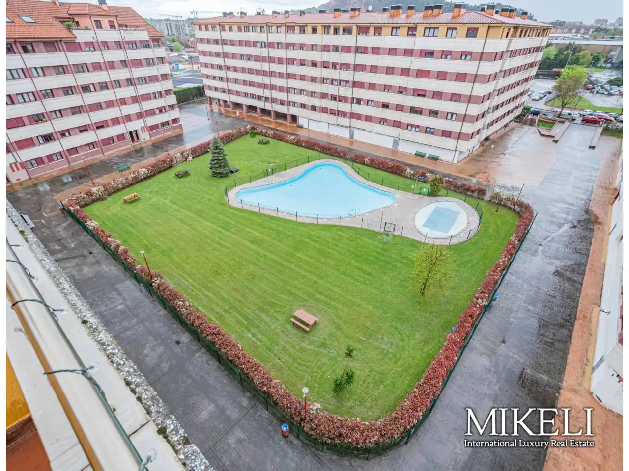 Piscina de Dúplex en venta en Santander con Calefacción, Terraza y Trastero