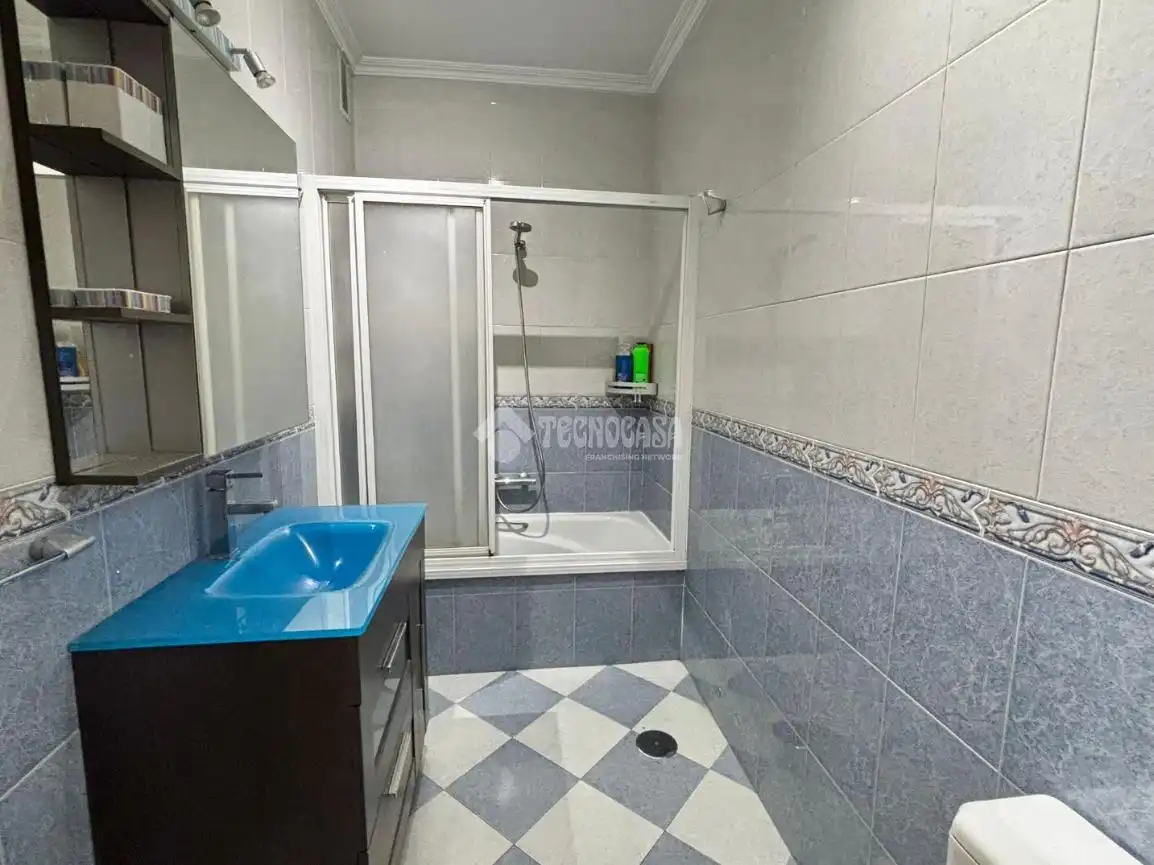 Bany de Pis en venda en Jódar amb Aire condicionat, Terrassa i Balcó