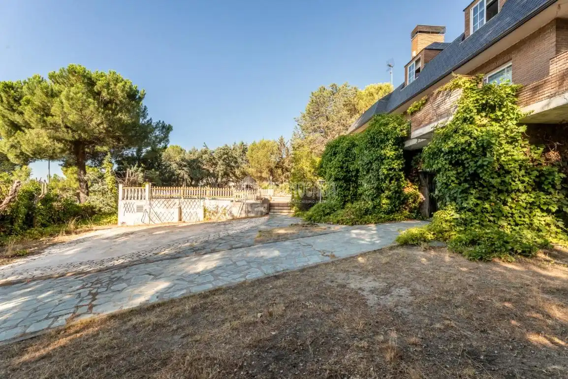 Außenansicht von Haus oder Chalet zum Verkauf in Torrelodones mit Heizung, Privatgarten und Terrasse