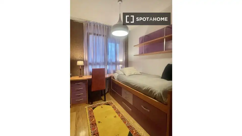 Schlafzimmer von Wohnung zur untervermieten in Erandio mit Klimaanlage, Heizung und Terrasse