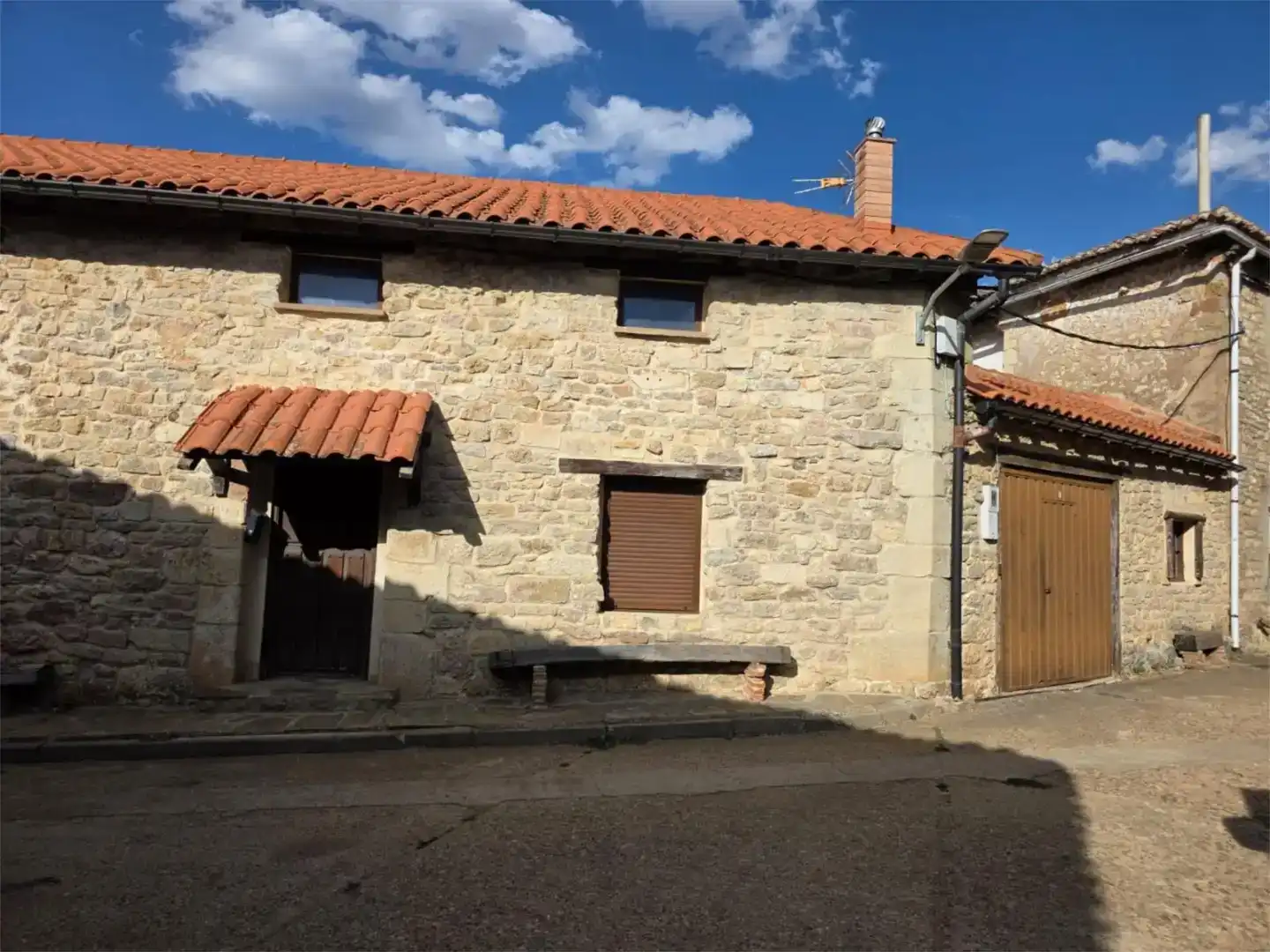 Vista exterior de Casa adosada en venda en Aguilar de Campoo
