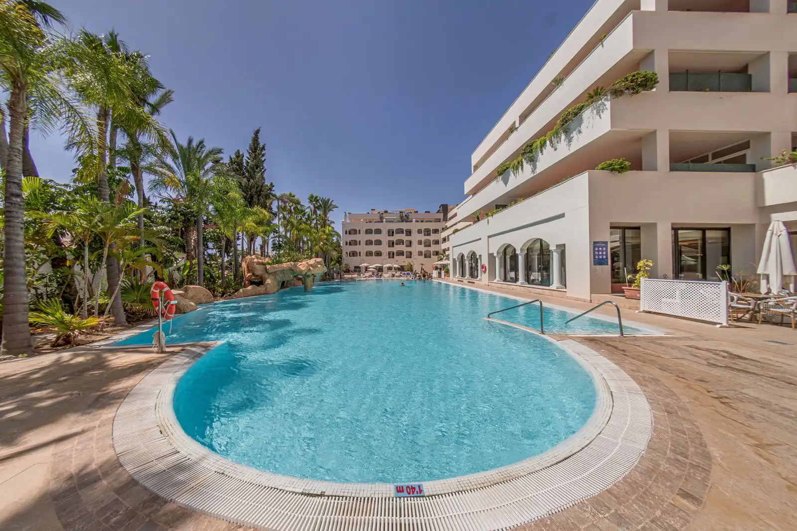 Schwimmbecken von Dachboden zur Miete in Marbella mit Klimaanlage, Möbliert und Fernseher