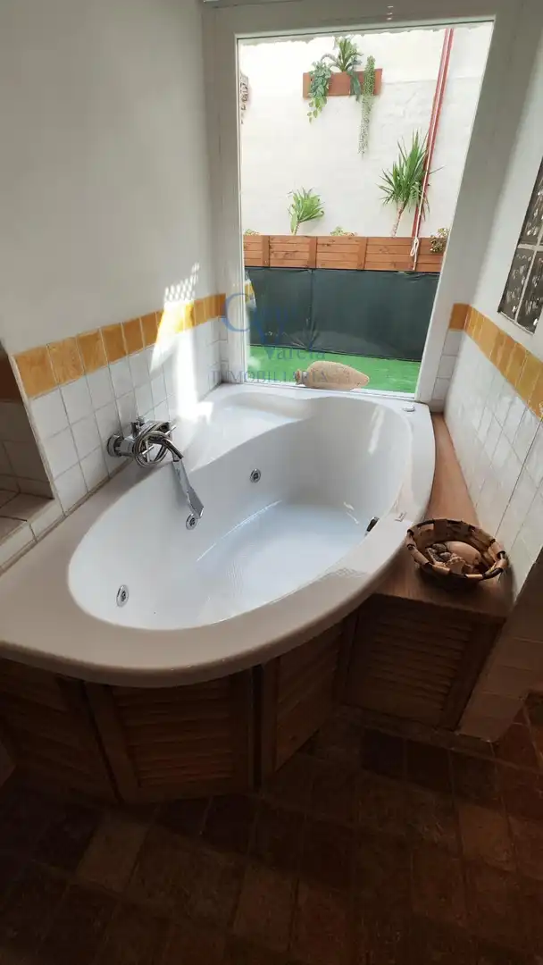 Bathroom of Houses for sale in Dos Hermanas  with Air Conditioner, Heating and Private garden