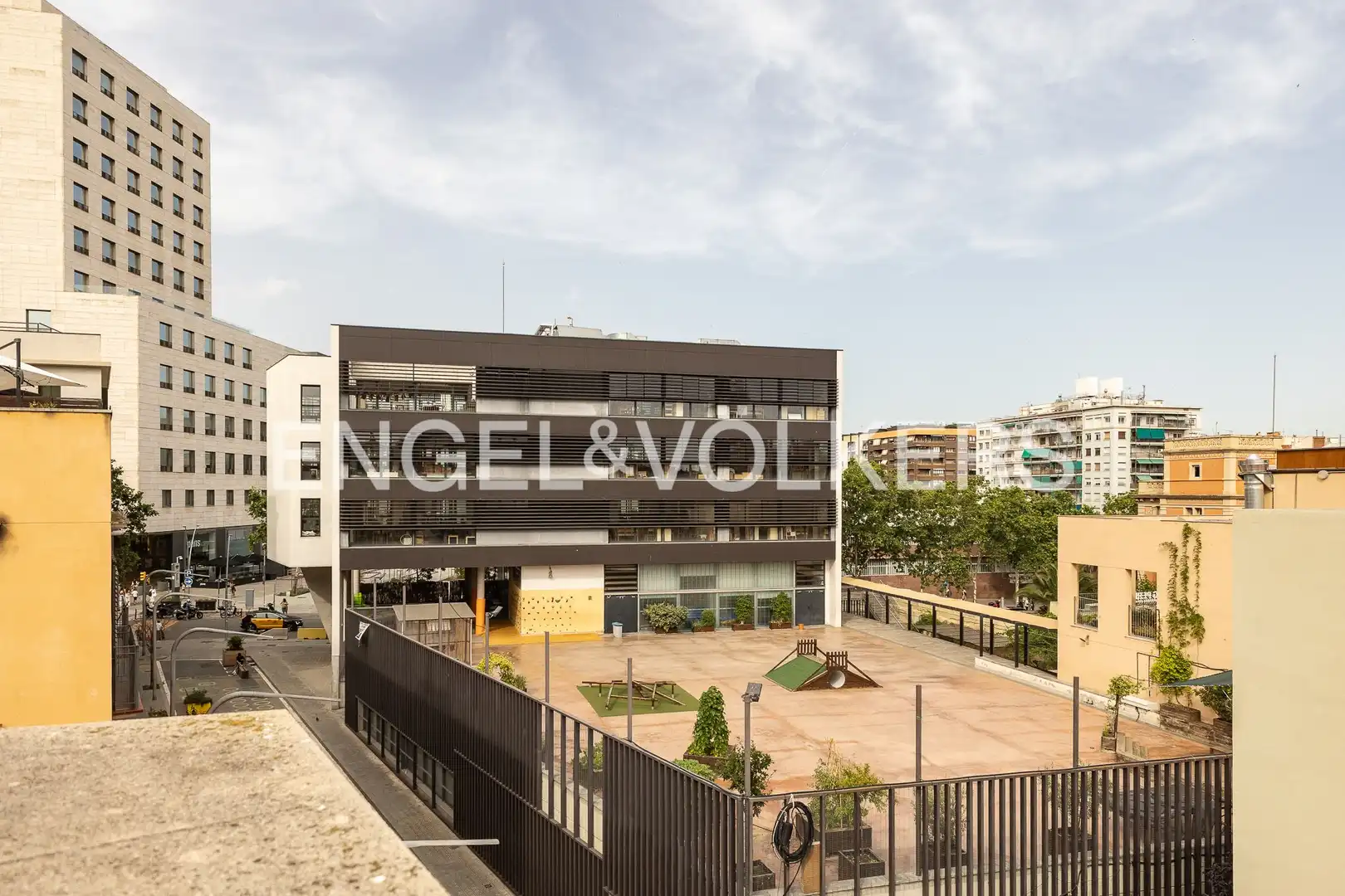 Vista exterior de Casa adosada en venta en Barcelona con Aire acondicionado, Calefacción y Jardín privado