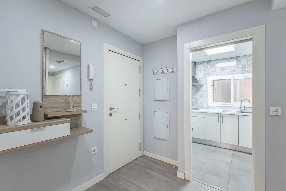 Flat for sale in  Granada Capital  with Air Conditioner and Furnished