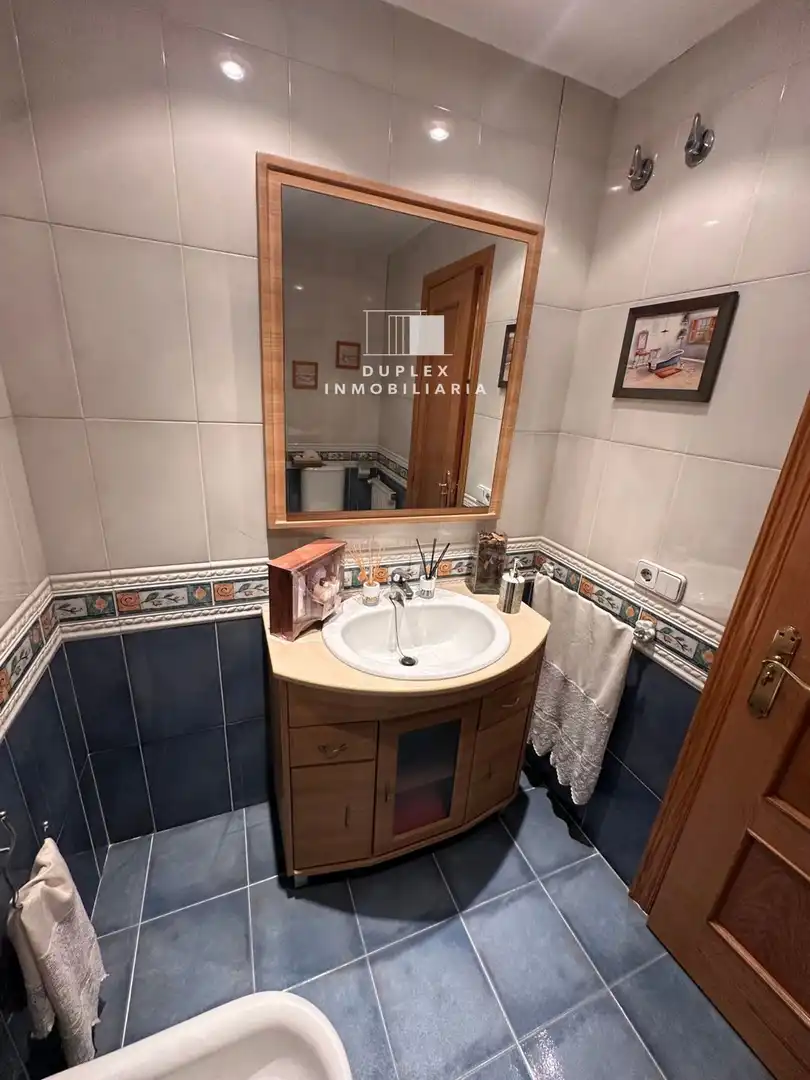 Baño de Casa adosada en venta en Cuenca con Calefacción, Terraza y Amueblado