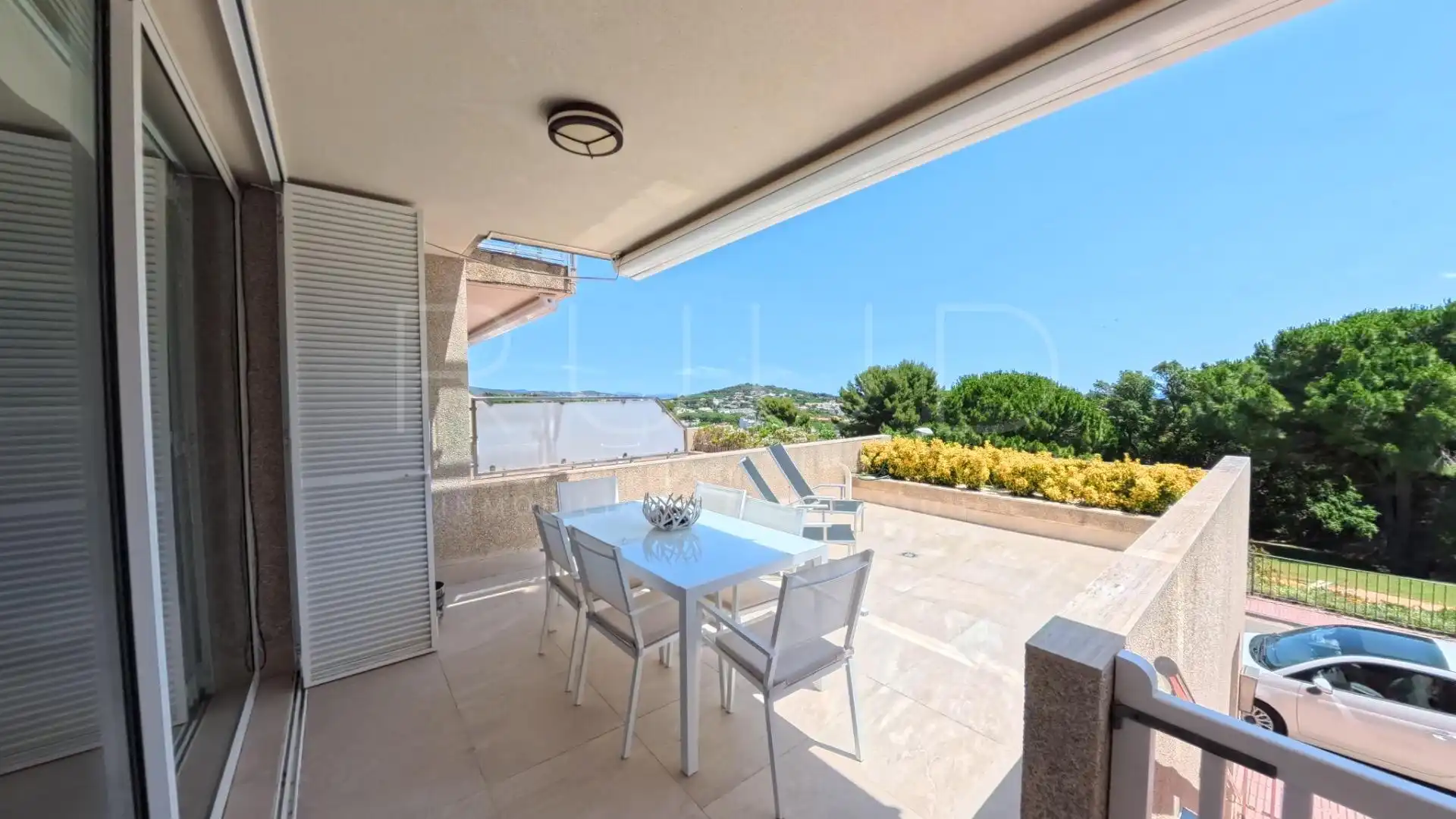 Terrasse von Einfamilien-Reihenhaus zur Miete in Sant Feliu de Guíxols mit Klimaanlage, Heizung und Privatgarten