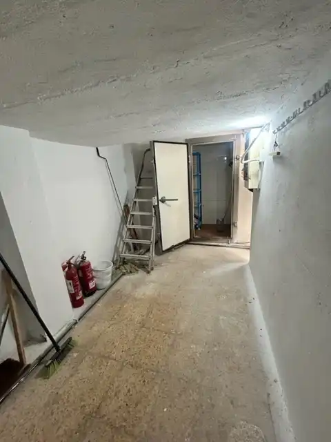 Local de alquiler en L'Hospitalet de Llobregat con Alarma