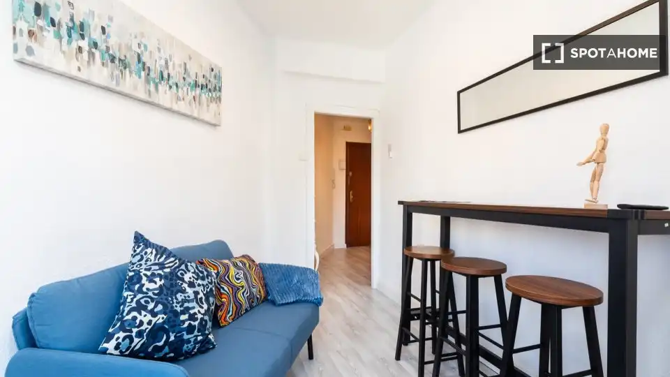 Room in Les Tendetes - Avenida Burjassot