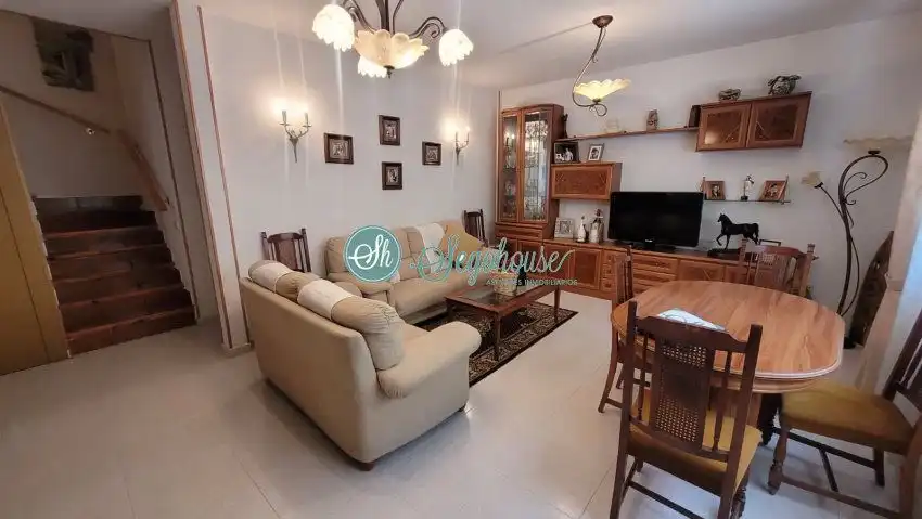 Sala d'estar de Casa o xalet en venda en Segovia amb Calefacció, Parquet i Terrassa