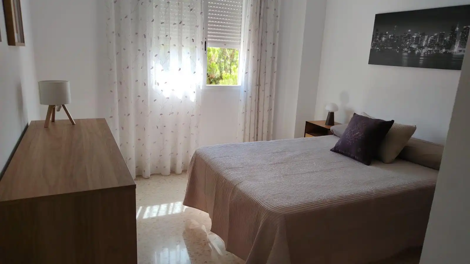 Habitación de Apartamento de alquiler en Málaga con Jardín privado, Terraza y Amueblado