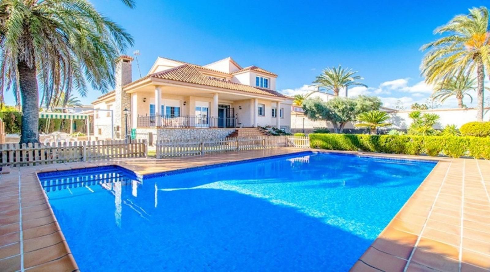 Piscina de Casa o xalet en venda en Pilar de la Horadada amb Aire condicionat, Calefacció i Jardí privat