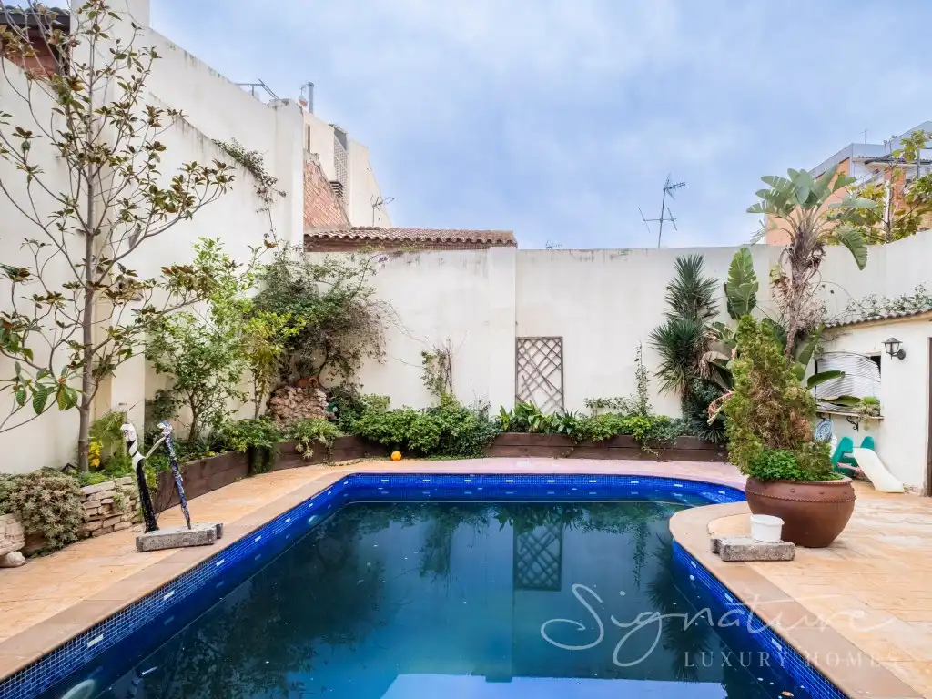 Swimming pool of Ground floor for sale in Sant Cugat del Vallès  with Air Conditioner, Private garden and Terrace