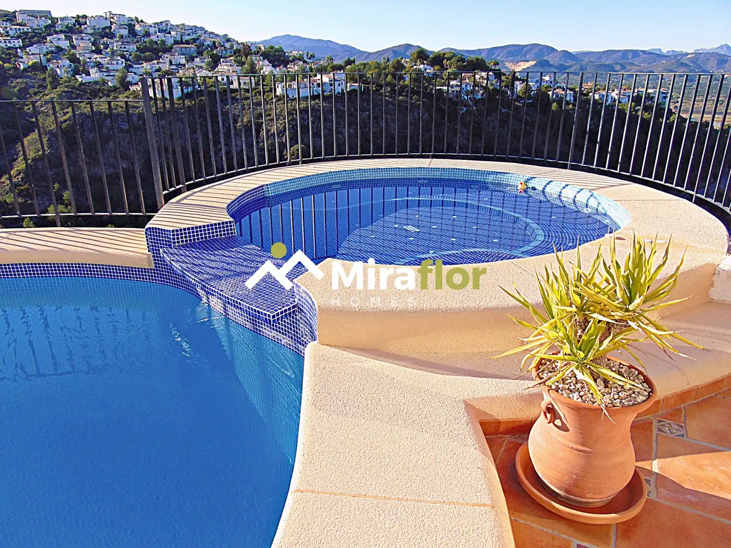 Chalet con piscina en venta en Calle los Almendros, imagen 6