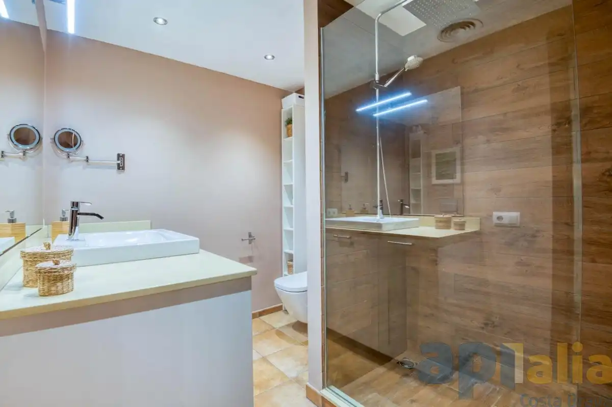 Baño de Casa adosada en venta en Sant Feliu de Guíxols con Calefacción, Jardín privado y Terraza