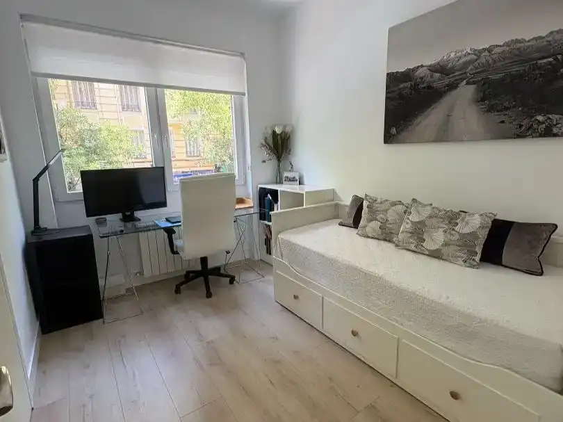 Bedroom of Flat for sale in  Madrid Capital  with Air Conditioner
