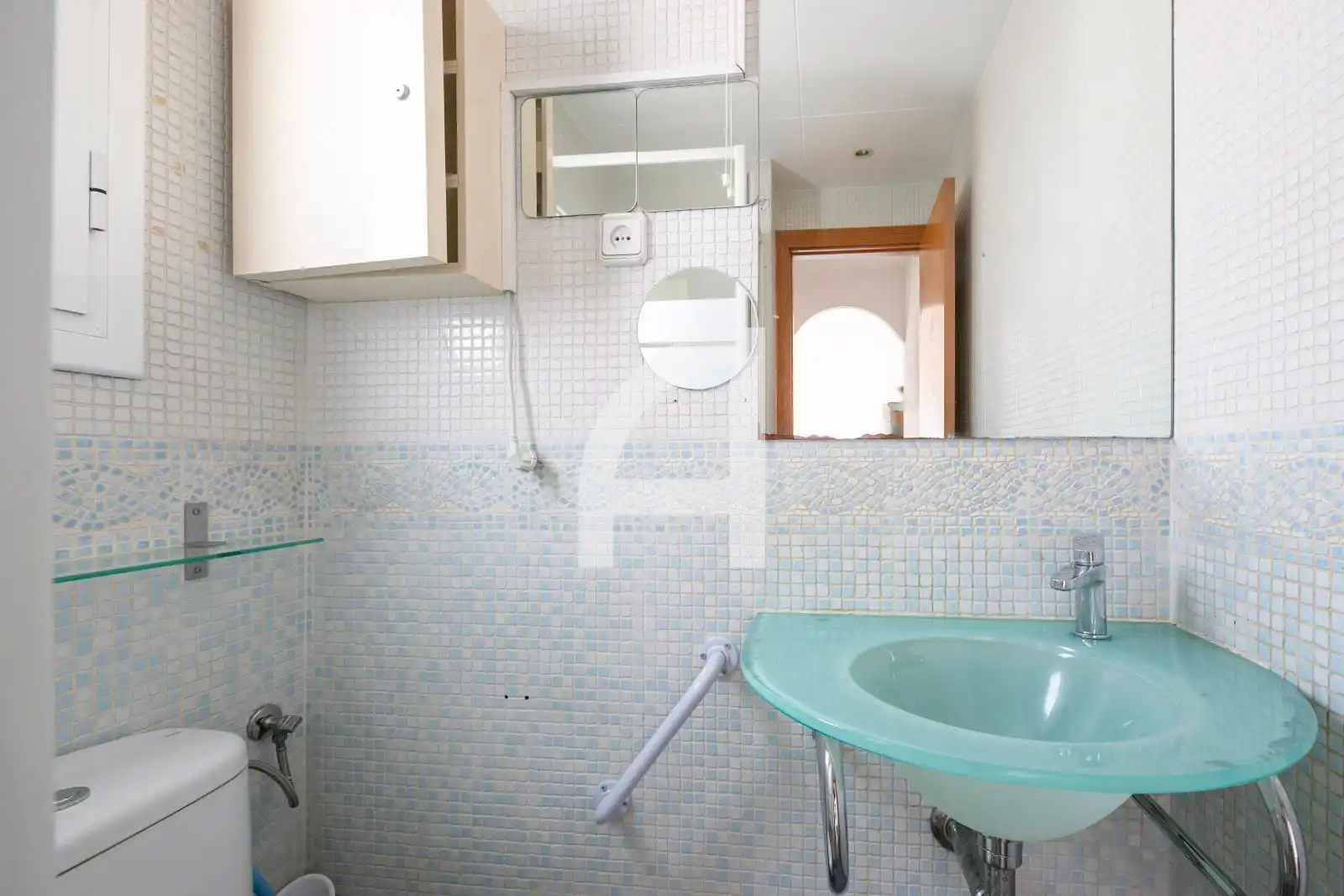 Bathroom of Attic for sale in Barcelona  with Air Conditioner, Heating and Parquet flooring