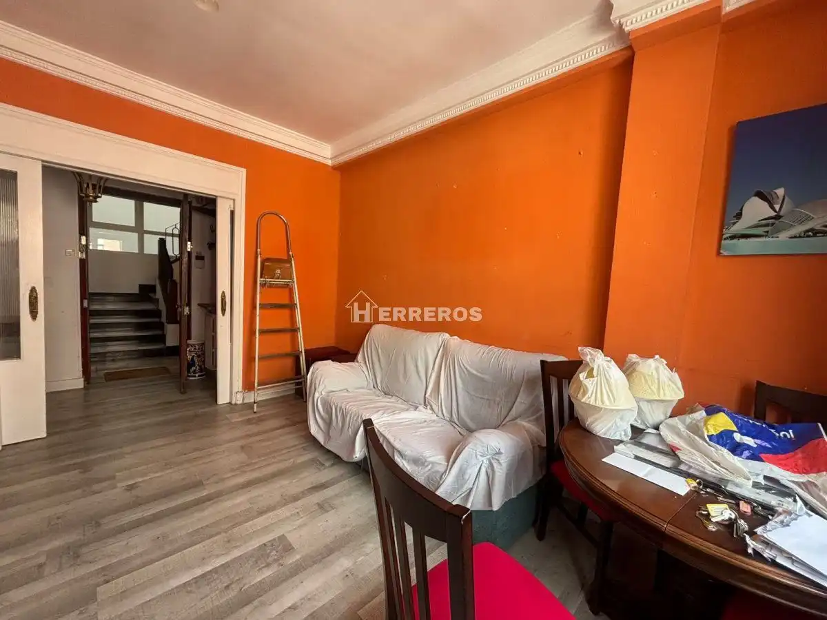 Habitación de Piso en venta en  Logroño con Calefacción, Parquet y Terraza