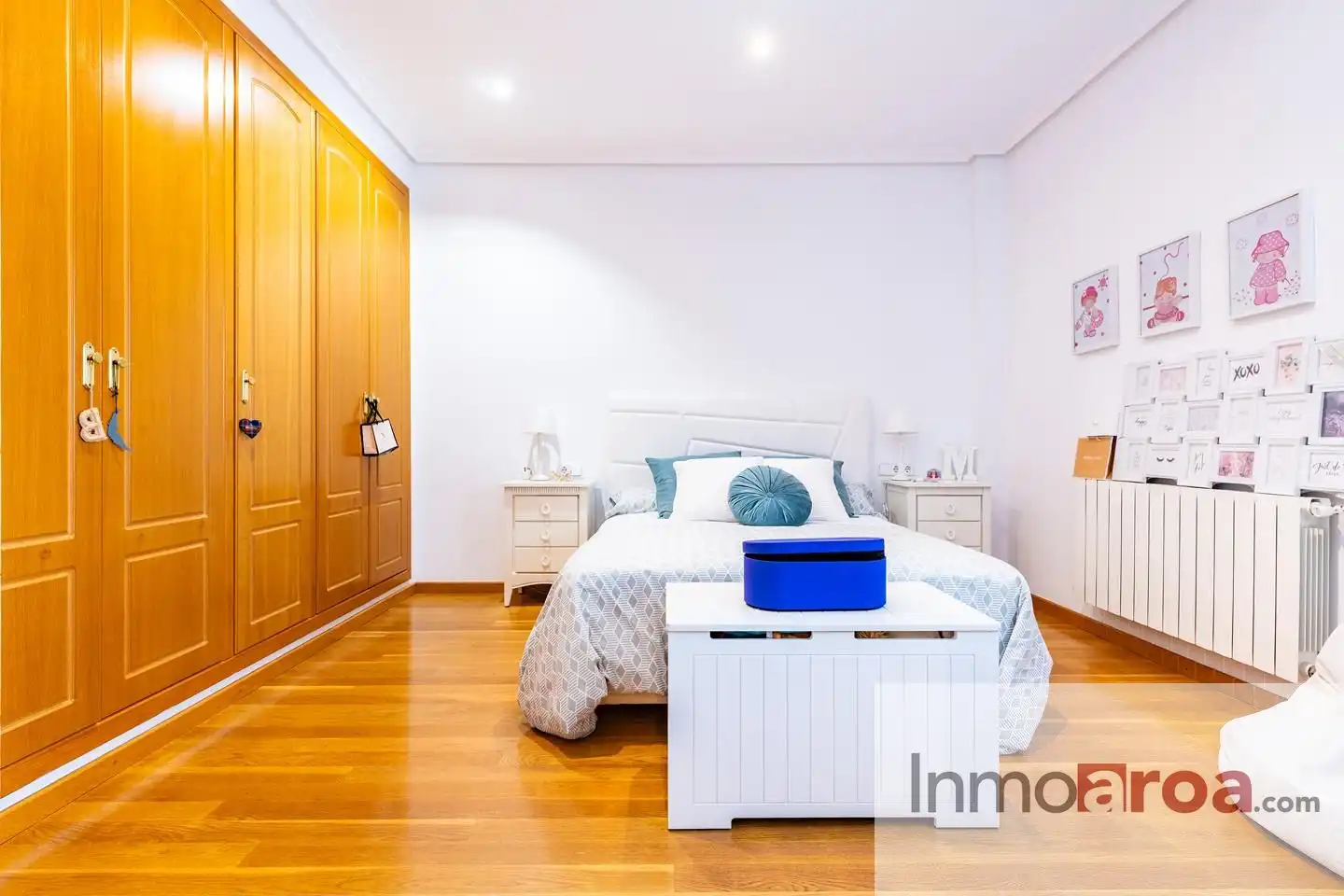 Habitación de Casa o chalet en venta en Paterna con Jardín privado, Terraza y Piscina