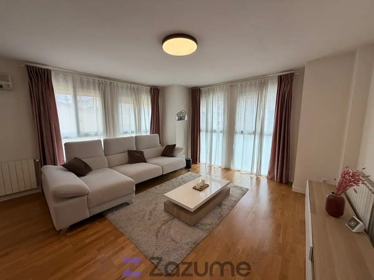 Sala d'estar de Pis de lloguer en La Pobla de Vallbona amb Aire condicionat, Calefacció i Parquet