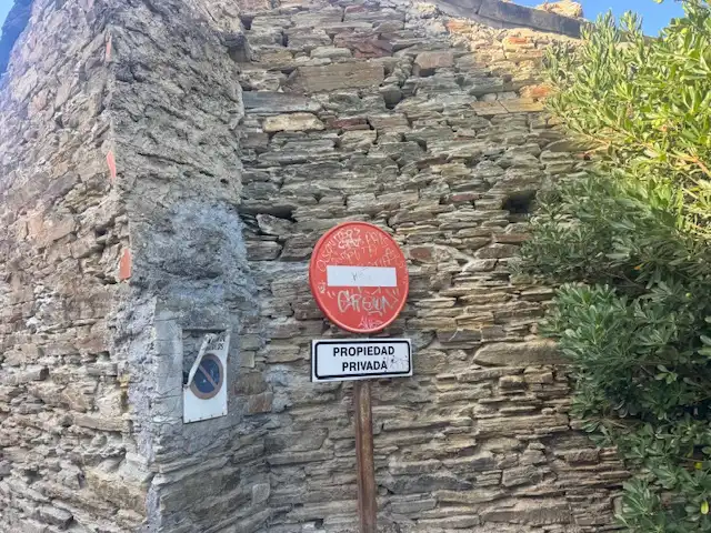 Parkplatz von Fabrikhallen zum Verkauf in Vegadeo