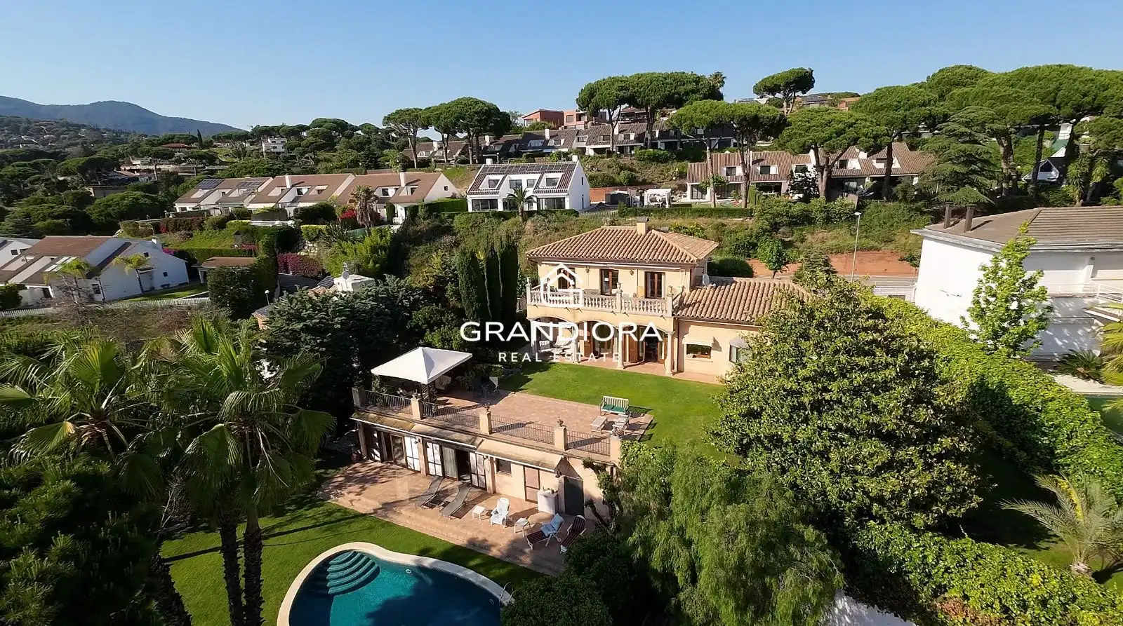 Villa con piscina in vendita a Torrevella