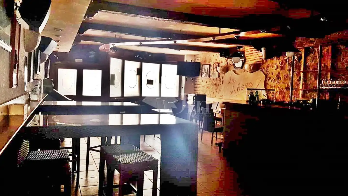 Local en venda en Olmedo amb Aire condicionat
