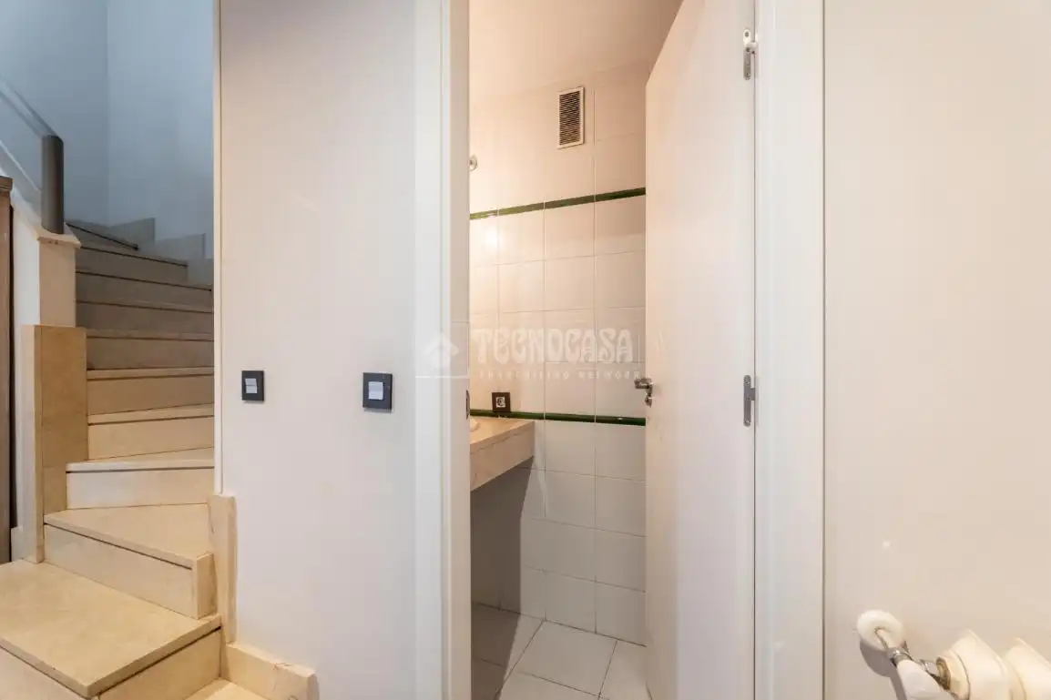 Bany de Casa adosada en venda en Torrelodones amb Calefacció, Jardí privat i Piscina