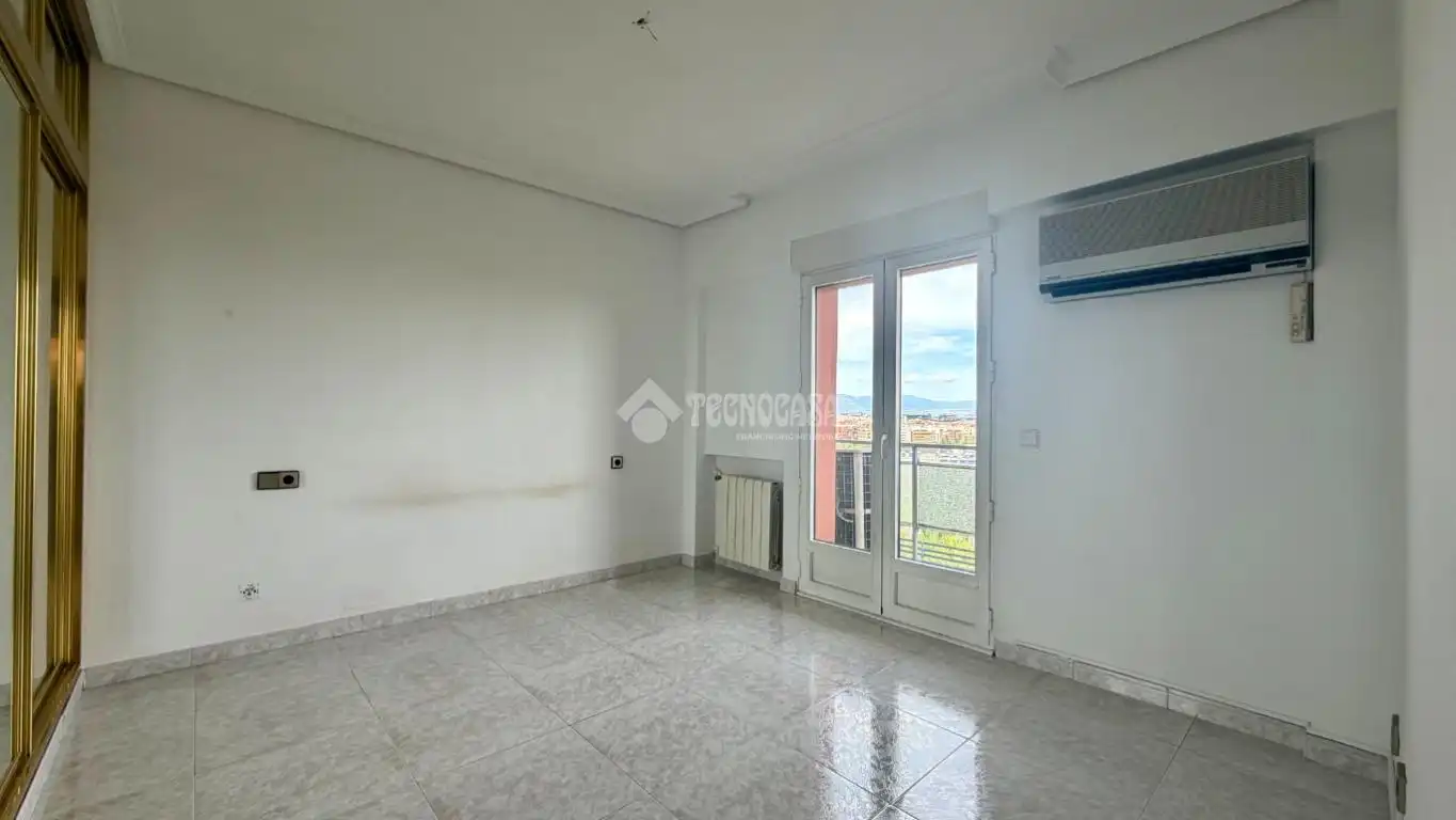 Habitación de Piso en venta en Madrid con Calefacción y Terraza