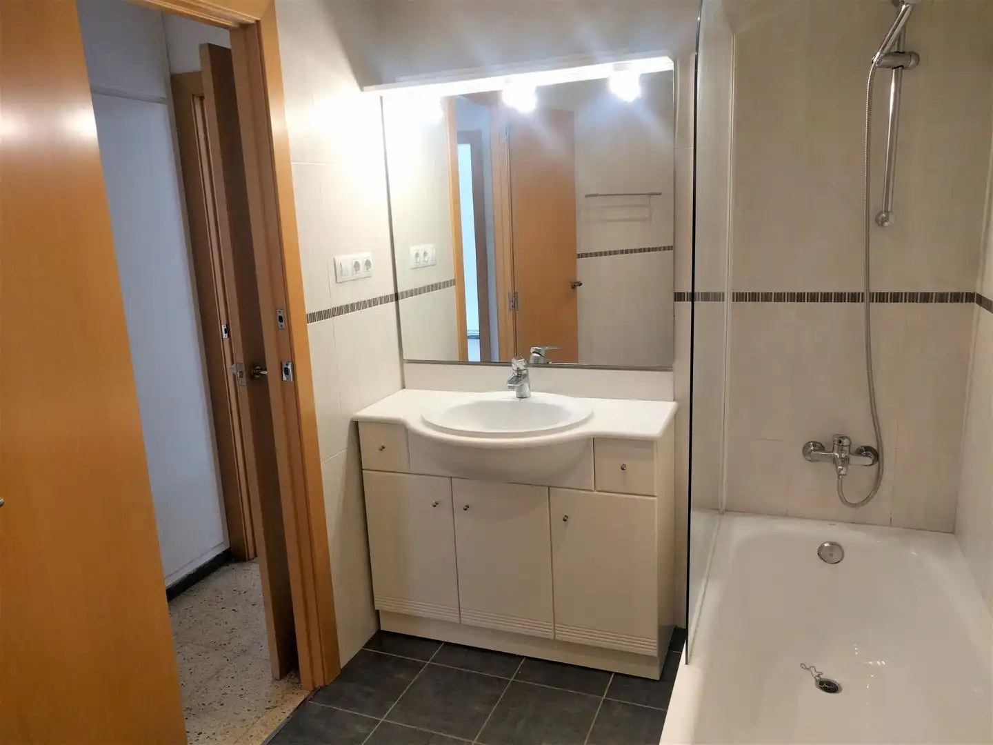 Bathroom of Flat for rent in Terrassa  with Heating