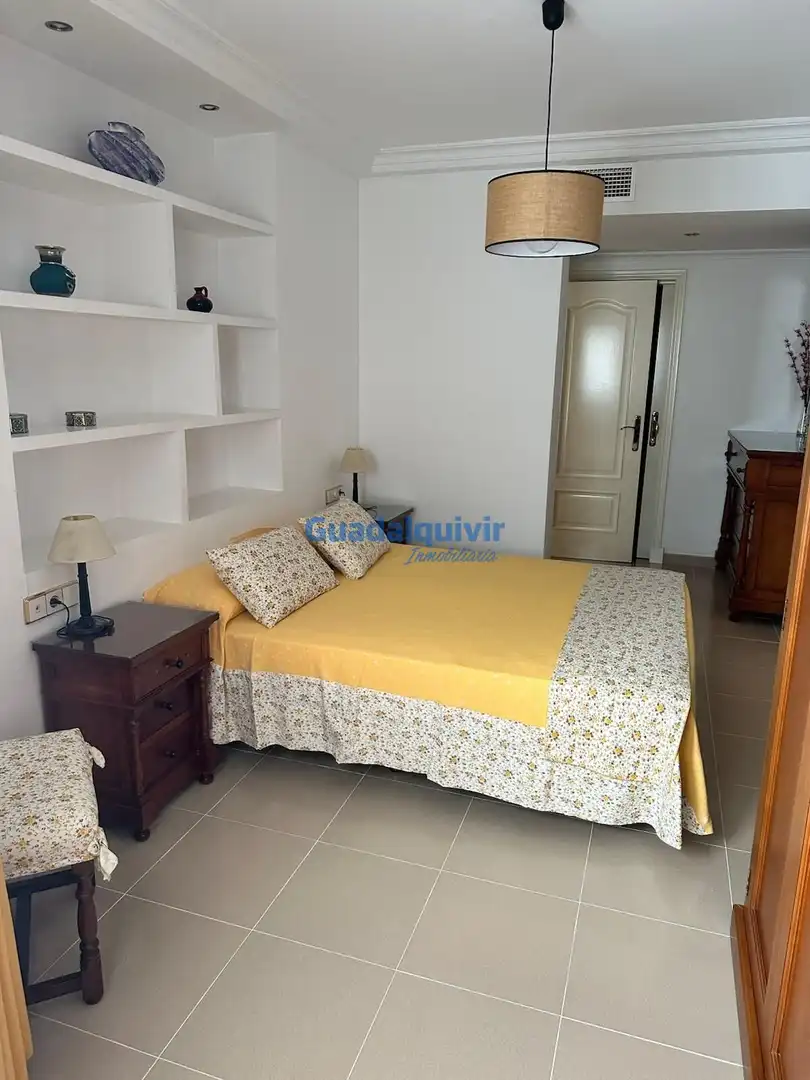 Schlafzimmer von Wohnung zur Miete in Sevilla mit Klimaanlage, Heizung und Terrasse