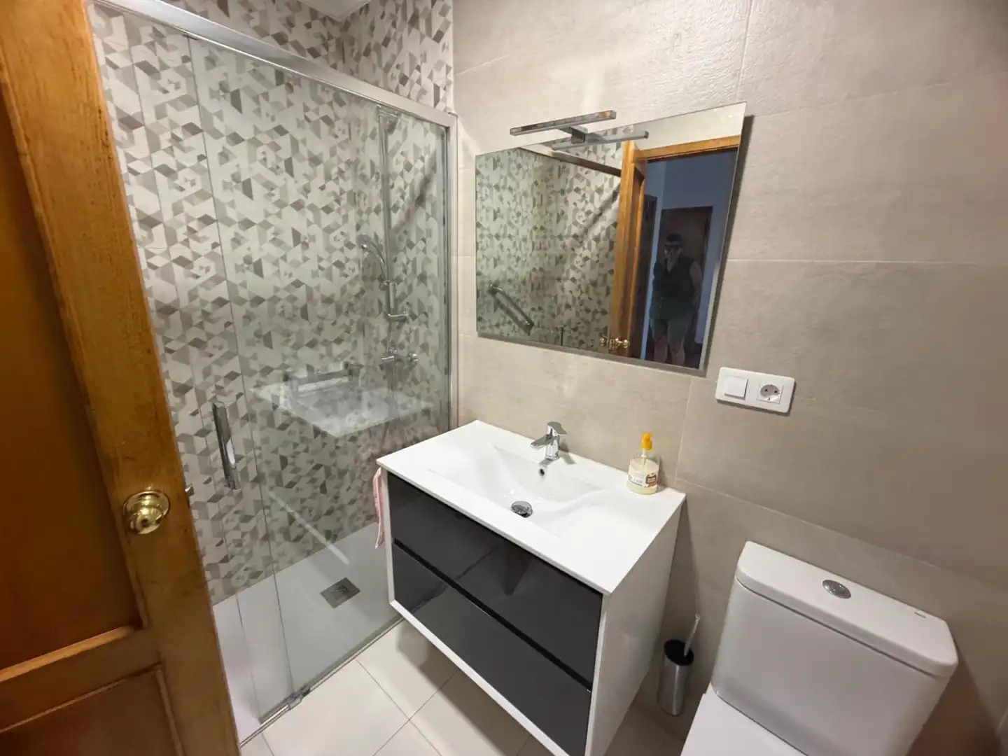 Baño de Piso de alquiler en Ourense Capital  con Calefacción, Terraza y Amueblado