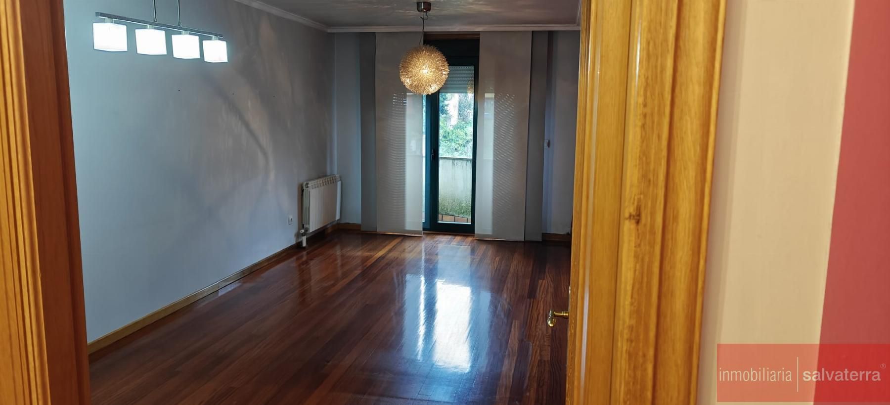 Dormitori de Pis de lloguer en Vigo  amb Calefacció, Terrassa i Traster