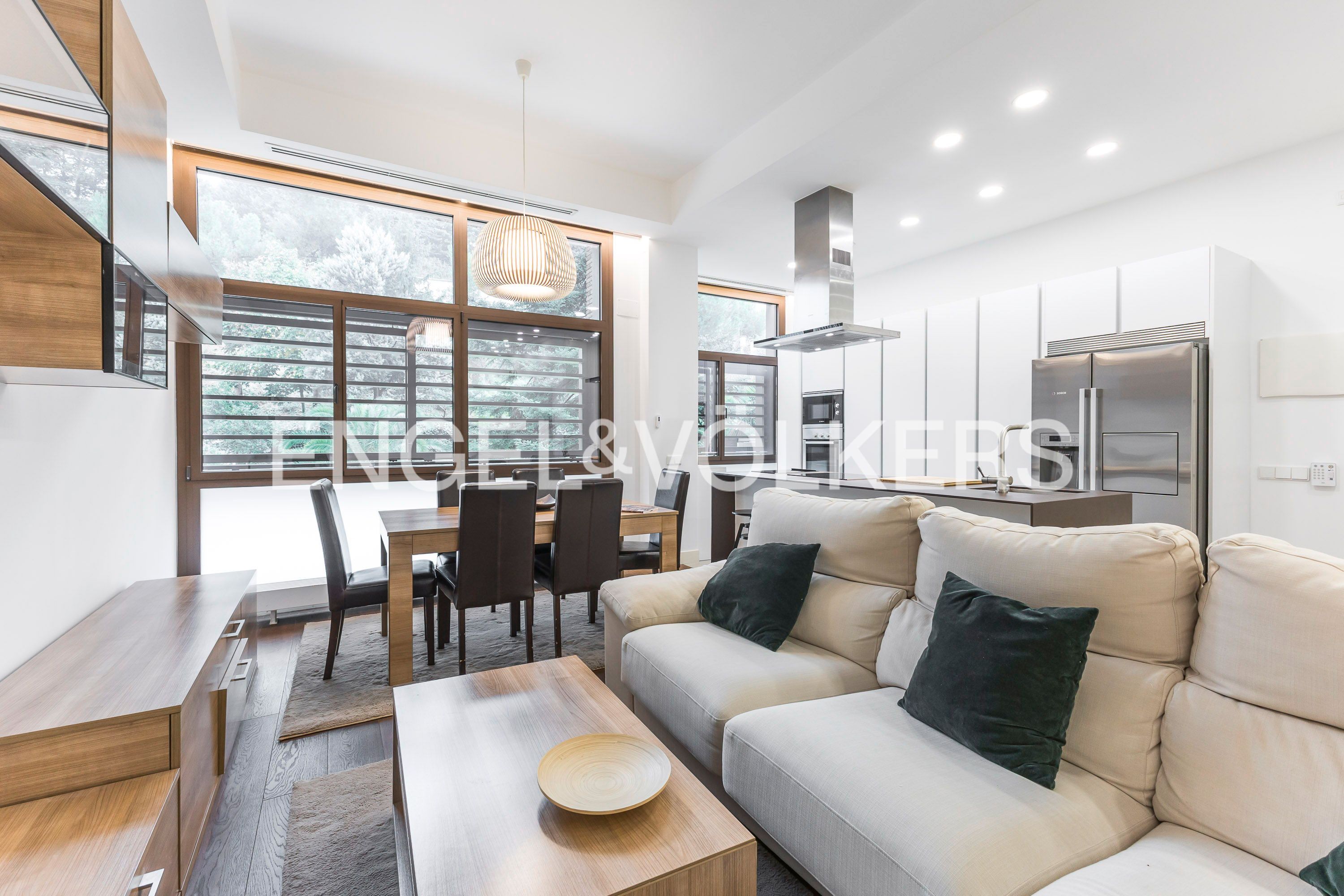 Sala d'estar de Dúplex en venda en  Madrid Capital amb Aire condicionat, Calefacció i Jardí privat