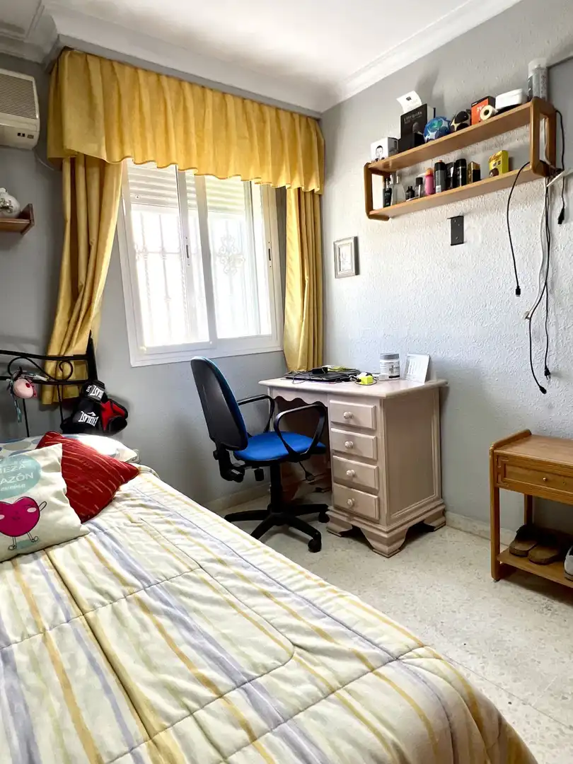 Dormitori de Casa o xalet en venda en Sevilla amb Aire condicionat i Traster