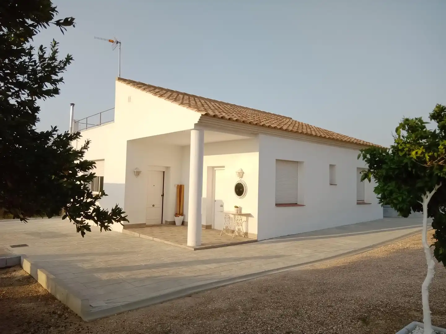 Vista exterior de Casa o xalet de lloguer en Montilla amb Jardí privat, Piscina i Moblat