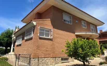 Vista exterior de Casa o xalet en venda en Cambrils amb Aire condicionat, Jardí privat i Terrassa