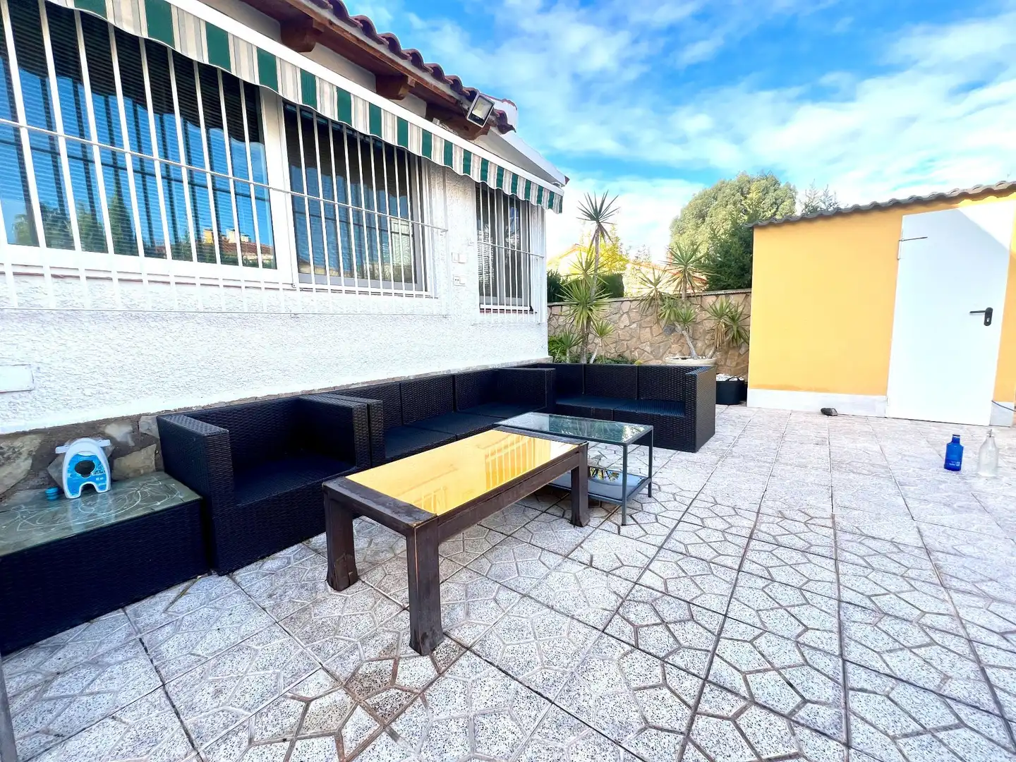 Terrasse von Einfamilien-Reihenhaus zum Verkauf in San Vicente del Raspeig / Sant Vicent del Raspeig mit Klimaanlage, Heizung und Privatgarten