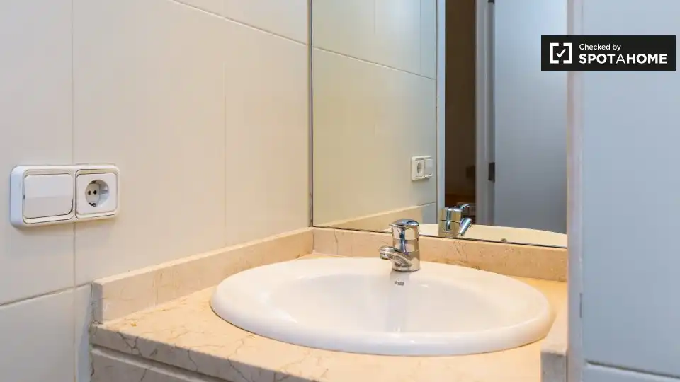 Badezimmer von Wohnung zur Miete in Sarrià - Sant Gervasi