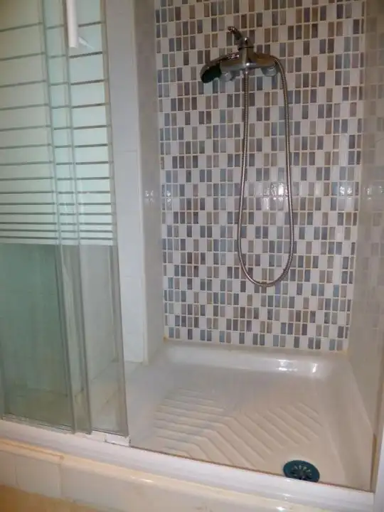 Bathroom of Study for rent in Granada  with Air Conditioner, Heating and Furnished
