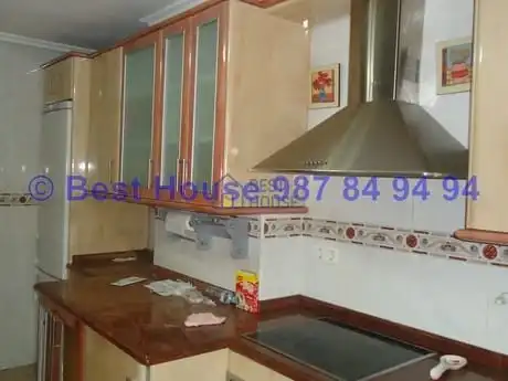 Cocina de Piso en venta en León Capital  con Calefacción, Parquet y Trastero