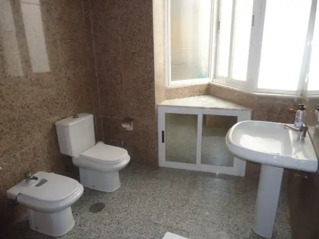 Bathroom of Flat for rent in Granada  with Air Conditioner, Furnished and Washing machine