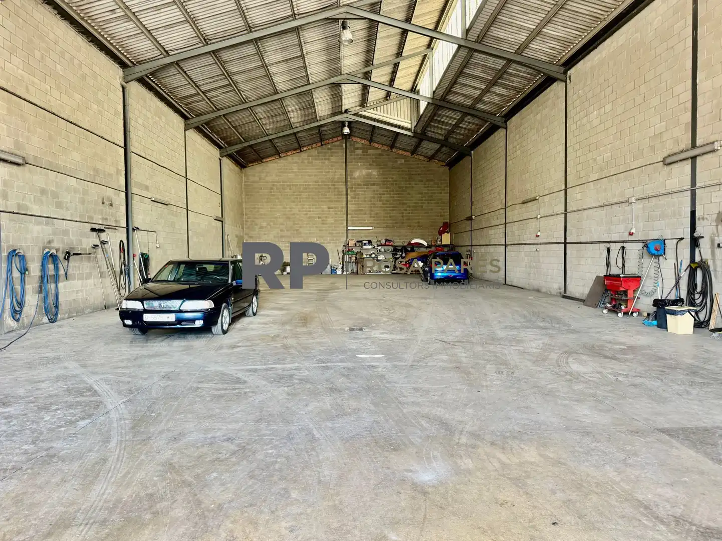 Vista exterior de Nave industrial en venta en Tona