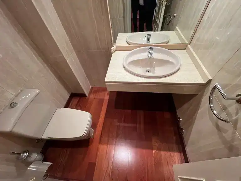 Bathroom of Flat for sale in Albacete  with Air Conditioner, Heating and Parquet flooring