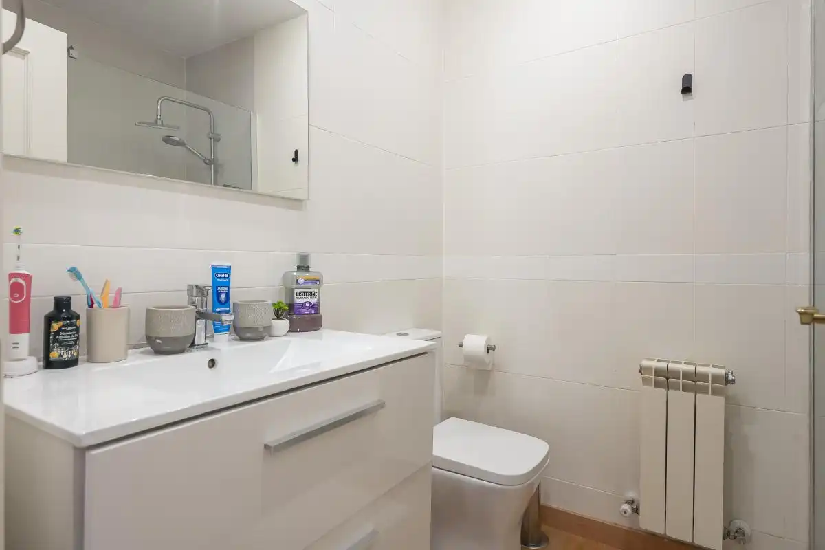 Baño de Dúplex en venta en Madrid con Calefacción, Terraza y Balcón