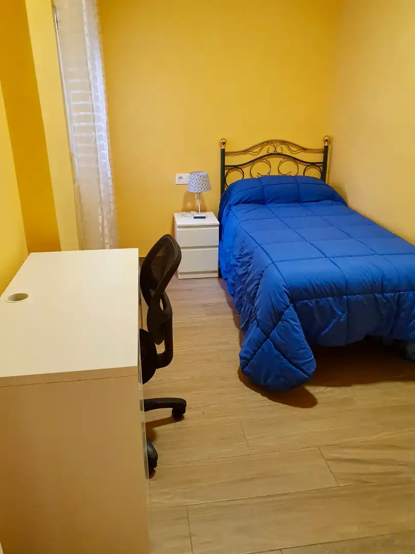 Bedroom of Flat for rent in Granada  with Air Conditioner, Heating and Parquet flooring